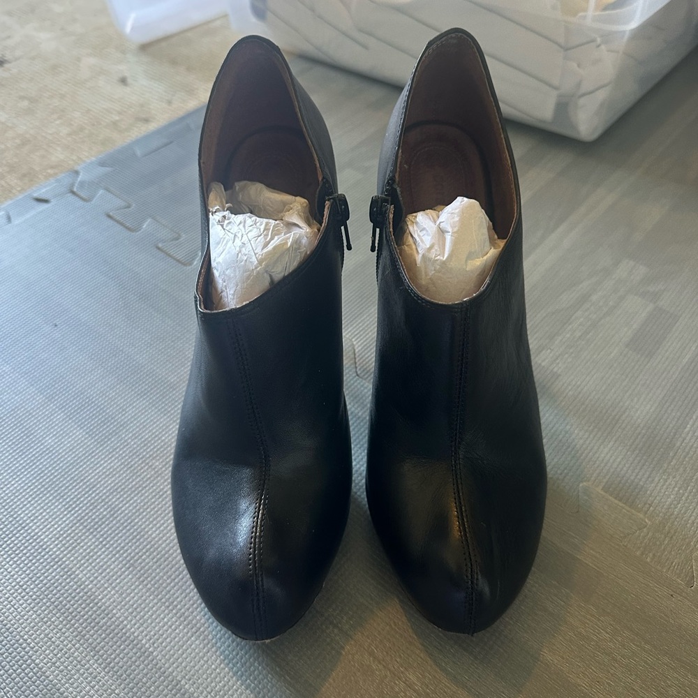 Corso Como Black Ankle Bootie Heels- 8.5